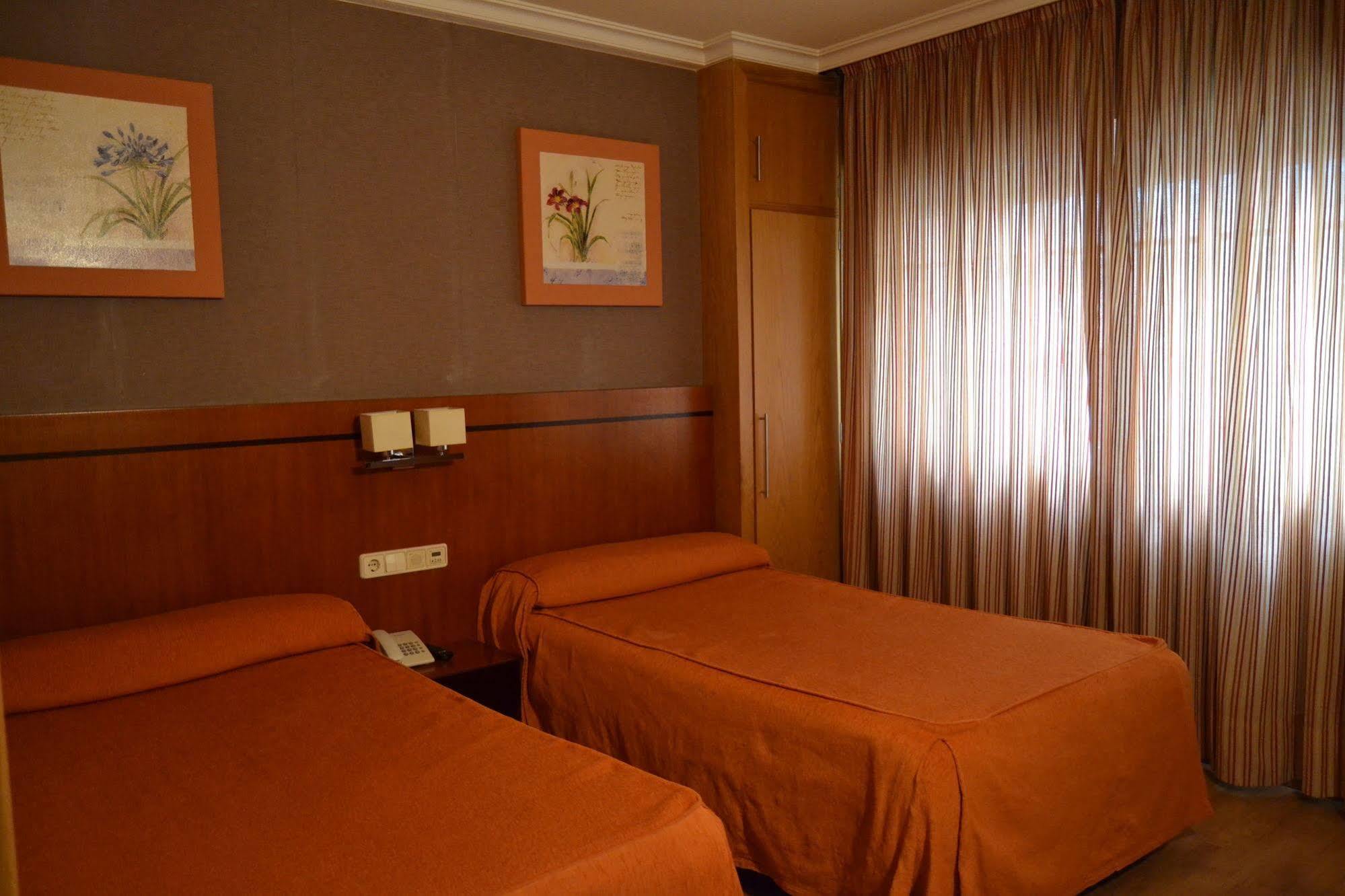 Hotel HHB Pontevedra Confort Exterior foto